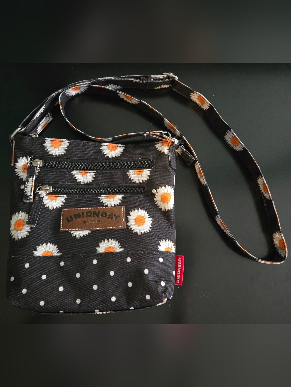 Unionbay Crossbody Purse Black With Daisy Flowers
